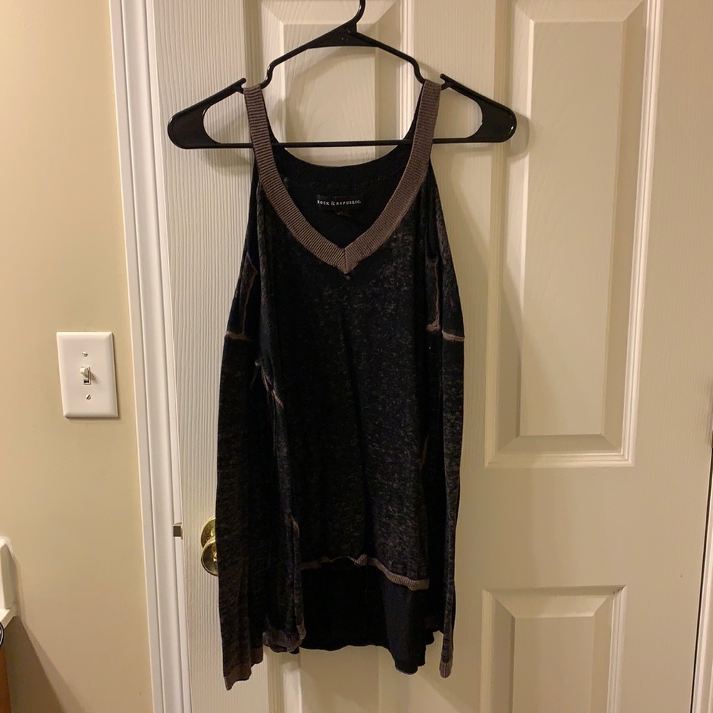 Long sleeve but shows shoulders